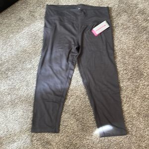 Colosseum//Gray capris